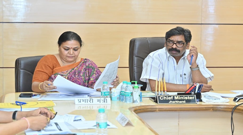 CM हेमन्त सोरेन की अध्यक्षता में ग्रामीण विकास विभाग की समीक्षा बैठक में विकास की राह में खड़े अंतिम व्यक्ति तक योजनाओं को पहुंचाने व सखी मंडलों की संख्या बढ़ाने पर जोर