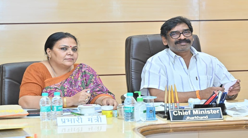 CM हेमन्त सोरेन ने पंचायती राज विभाग एवं ग्रामीण कार्य विभाग की समीक्षा बैठक में आधारभूत संरचना, सड़क संपर्क, पंचायतस्तरीय सेवाओं एवं विकास योजनाओं के क्रियान्वयन को लेकर दिये महत्वपूर्ण निर्देश