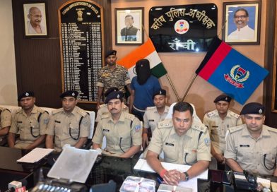 रांची पुलिस को मिली सफलता, PLFI स्टेट चीफ व 10 लाख का इनामी कुख्यात नक्सली, 50 से भी अधिक नक्सल कांडों में लिप्त अमृत होरो गिरफ्तार, प्रतिबंधित PLFI संगठन के नेतृत्व का पूर्णतः सफाया