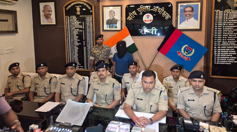 रांची पुलिस को मिली सफलता, PLFI स्टेट चीफ व 10 लाख का इनामी कुख्यात नक्सली, 50 से भी अधिक नक्सल कांडों में लिप्त अमृत होरो गिरफ्तार, प्रतिबंधित PLFI संगठन के नेतृत्व का पूर्णतः सफाया