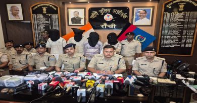 रांची पुलिस ने साइबर ठगी में लगे पांच अपराधियों को रंगे हाथों गोंदा थाना के रॉक व्यू अपार्टमेंट के एक फ्लैट से किया गिरफ्तार