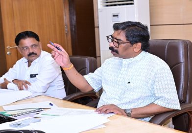 CM हेमन्त सोरेन ने नगर विकास एवं आवास विभाग की उच्चस्तरीय समीक्षा बैठक के दौरान कहा नदी, डैम, तालाब एवं अन्य जलस्रोतों क्षेत्रों पर अतिक्रमण कर हुए सभी अवैध निर्माण कार्य को करें ध्वस्त