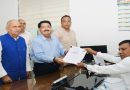 मेरा परिमल झारखण्ड आया ओ रामजी…, मेरा नथवानी झारखण्ड आया ओ रामजी… और आगे भजन गाओ…, हरे परिमल, हरे परिमल, परिमल, परिमल हरे, हरे…, हरे नथवानी, हरे नथवानी, नथवानी, नथवानी, हरे, हरे…