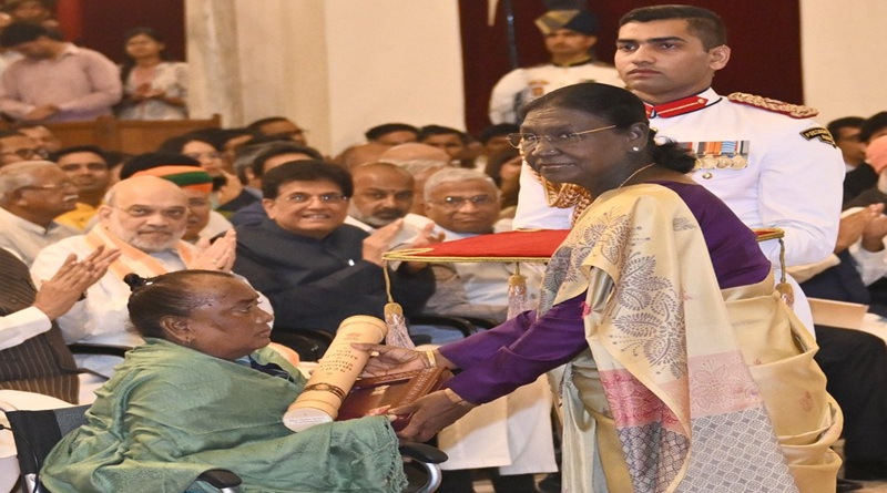 दिशोम गुरु शिबू सोरेन को मिला मरणोपरांत पद्मभूषण सम्मान, राष्ट्रपति द्रौपदी मुर्मु के हाथों रूपी सोरेन ने प्राप्त किया यह महत्वपूर्ण सम्मान