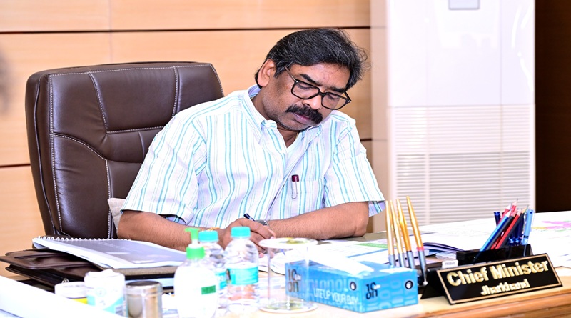 मुख्यमंत्री हेमन्त सोरेन ने खान एवं भूतत्व विभाग तथा भवन निर्माण विभाग की समीक्षा बैठक में अवैध खनन, ओवरलोडिंग और बालू माफियाओं पर कड़ी कार्रवाई के दिए निर्देश