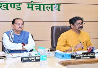 मुख्यमंत्री हेमन्त सोरेन ने योजना एवं विकास विभाग के कार्य प्रगति की समीक्षा में अधिकारियों से कहा विभिन्न योजनाओं एवं बजटीय प्रावधानों के कार्यान्वयन को करें गति प्रदान