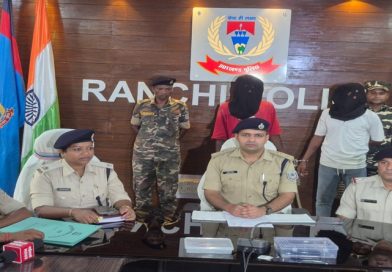 रांची के चुटिया में चाकू मारकर गृहरक्षक से स्कूटी लूटने वाले दो अपराधी गिरफ्तार, लूटी गई स्कूटी व हथियार बरामद