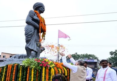 राज्यपाल संतोष कुमार गंगवार एवं मुख्यमंत्री हेमन्त सोरेन ने धरती आबा भगवान बिरसा मुंडा को उनके पुण्यतिथि पर दी भावपूर्ण श्रद्धांजलि