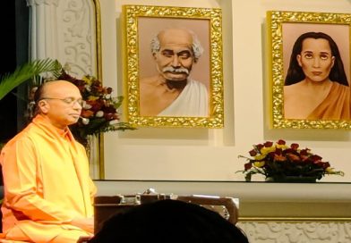 योग धर्म नहीं विज्ञान, यह स्वयं की सीमित मानवीय चेतना को ईश्वर की अनन्त चेतना से मिलाने का नाम हैः स्वामी ईश्वरानन्द गिरि