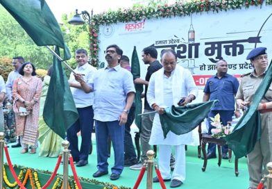 CM हेमन्त सोरेन ने नशा मुक्त झारखंड बनाने के उद्देश्य से राज्यव्यापी जागरूकता अभियान का किया शुभारम्भ, हरी झंडी दिखाकर प्रचार-प्रसार वाहनों को किया रवाना