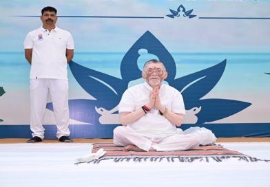 योग संपूर्ण विश्व को भारत का अनुपम उपहार, यह स्वस्थ, संतुलित व सार्थक जीवन जीने की एक समग्र जीवन पद्धतिः संतोष कुमार गंगवार