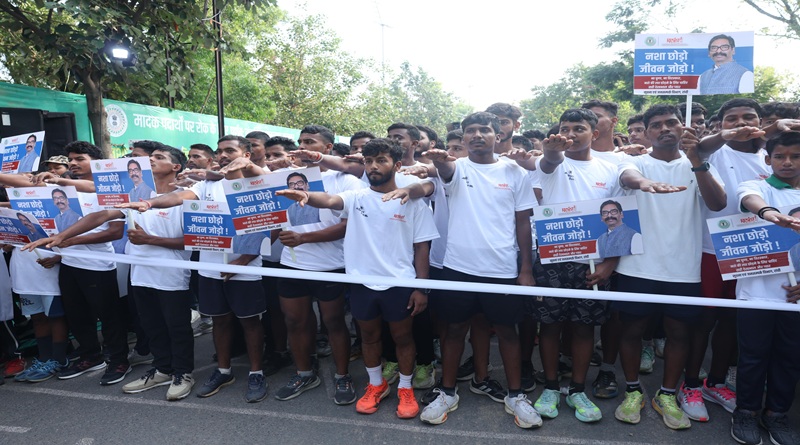 मुख्यमंत्री हेमंत सोरेन के निर्देशानुसार झारखंड में नशामुक्ति अभियान की हुई शुरुआत, मैराथन दौड़ का हुआ आयोजन, बेहतर कार्य करने वाले पदाधिकारियों को किया गया सम्मानित