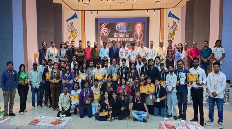रांची के टाटीसिलवे में स्थित एक निजी विश्वविद्यालय में आयोजित चित्रपट झारखंड फिल्म फेस्टिवल में पलामू के कलाकारों ने दिखाया दम