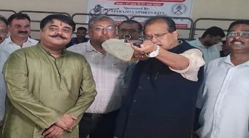 सवाल उठता है कि किसी मंत्री को उनकी सुरक्षा के लिए 16 जवान और चार गाड़ियां क्यों? और जब उन्हें अपनी सुरक्षा की इतनी ही चिन्ता है, तो वे मंत्री पद को त्याग अपने घर पर विश्राम क्यों नहीं करते?