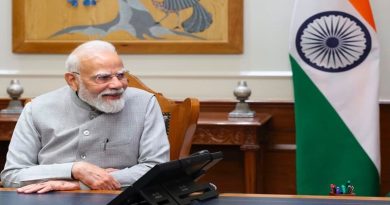 तिलचट्टे की आड़ में उससे मत उलझिये, वो मोदी है, सब की हवा निकालना जानता है, समय आने दीजिये, सब की हेकड़ी निकाल देगा