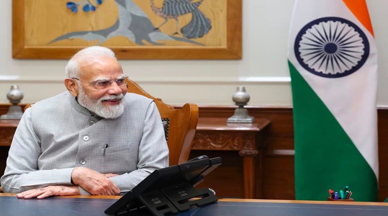 तिलचट्टे की आड़ में उससे मत उलझिये, वो मोदी है, सब की हवा निकालना जानता है, समय आने दीजिये, सब की हेकड़ी निकाल देगा