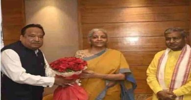 इधर नेता प्रतिपक्ष ने फेसबुक के माध्यम से CM हेमन्त सोरेन के नैतिकता पर सवाल उठाई, इधर उन्हीं के पोस्ट पर आम जनता ने बाबूलाल मरांडी को धो डाला