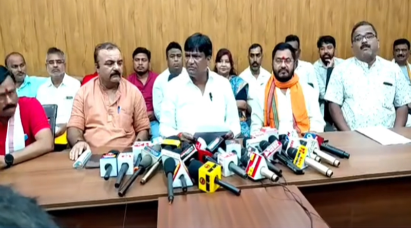 निरसा विधायक ने ढुलू के बेटे को कोयला चोर क्या कह दिया, ढुलू ने अरुप चटर्जी को कैरेक्टरलेस, टकला, कमीशनखोर, पगला, कछुआ छाप, लप्पड़-थप्पड़ खानेवाला और पत्रकारों को टुटपूंजिया बोलकर सम्मानित कर दिया