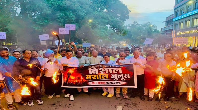 सरयू राय के नेतृत्व में बिष्टुपुर में निकला मशाल जुलूस, बोले सरयू जमशेदपुर पुलिस ने थोड़ी तत्परता दिखाई होती तो हिमांशु बच जाता, शुक्रवार को जमशेदपुर बंद रहेगा
