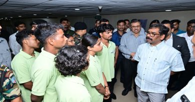 CM हेमन्त सोरेन शूटिंग रेंज की आधारभूत संरचनाओं की बदहाल स्थिति व खिलाड़ियों को दी जा रही खेल सुविधा एवं अन्य व्यवस्थाओं को देख हुए नाराज