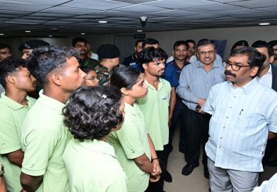 CM हेमन्त सोरेन शूटिंग रेंज की आधारभूत संरचनाओं की बदहाल स्थिति व खिलाड़ियों को दी जा रही खेल सुविधा एवं अन्य व्यवस्थाओं को देख हुए नाराज