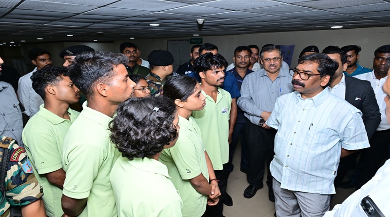 CM हेमन्त सोरेन शूटिंग रेंज की आधारभूत संरचनाओं की बदहाल स्थिति व खिलाड़ियों को दी जा रही खेल सुविधा एवं अन्य व्यवस्थाओं को देख हुए नाराज