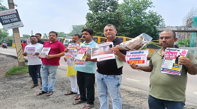 विवेकानन्द विद्या मंदिर में व्याप्त भ्रष्टाचार, गिरती शिक्षा व्यवस्था, नियमों के प्रतिकूल होते कार्य से क्षुब्ध अभिभावकों ने विद्यालय के समक्ष किया शांतिपूर्ण मौन प्रदर्शन, दिये ज्ञापन