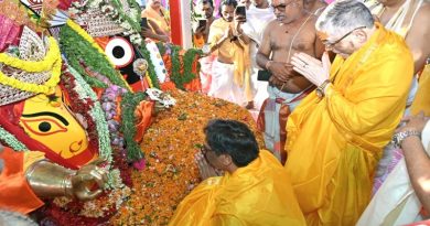 ऐतिहासिक जगन्नाथपुर रथयात्रा महोत्सव में सम्मिलित हुए राज्यपाल संतोष कुमार गंगवार एवं मुख्यमंत्री हेमन्त सोरेन, महाप्रभु जगन्नाथ की पूजा-अर्चना कर राज्यवासियों की सुख, शांति, समृद्धि एवं उन्नति की कामना की