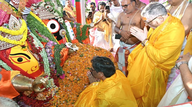 ऐतिहासिक जगन्नाथपुर रथयात्रा महोत्सव में सम्मिलित हुए राज्यपाल संतोष कुमार गंगवार एवं मुख्यमंत्री हेमन्त सोरेन, महाप्रभु जगन्नाथ की पूजा-अर्चना कर राज्यवासियों की सुख, शांति, समृद्धि एवं उन्नति की कामना की