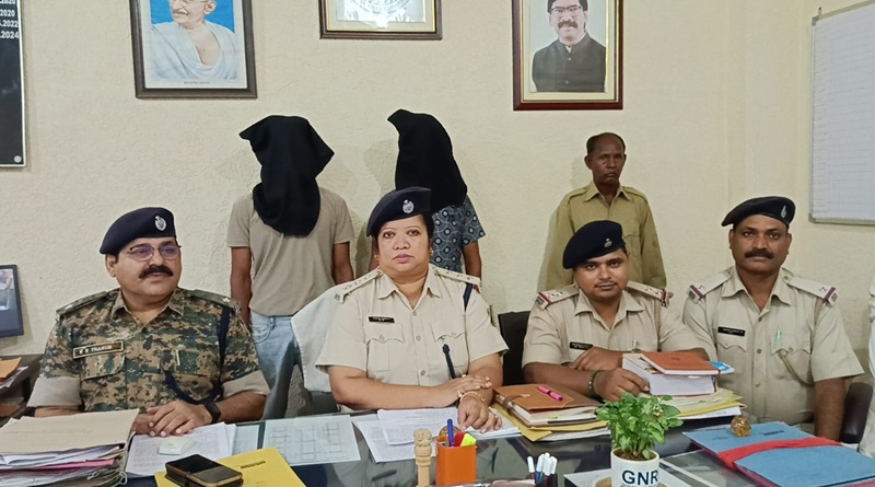 हत्या की साजिश नाकाम: हथियार के साथ दो गिरफ्तार, एक फरार, लोहरदगा पुलिस ने घेराबंदी कर अल्टो कार पकड़ी, देशी पिस्टल, चार जिंदा कारतूस व वाहन जब्त