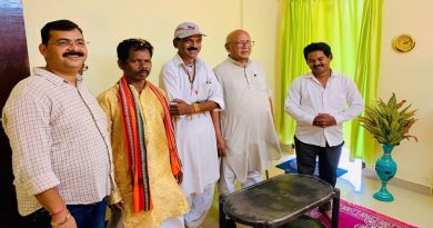 संघर्ष से मिला आशियाना, चौखट पर पहुंचे सरयू तो छलक पड़े जज्बात! जिसके हाथों चाहते थे घर की चाबी, उसे अपने फ्लैट में देख भावुक हुए आवंटी; लोग बोले, हमारे घर भी चलिए!