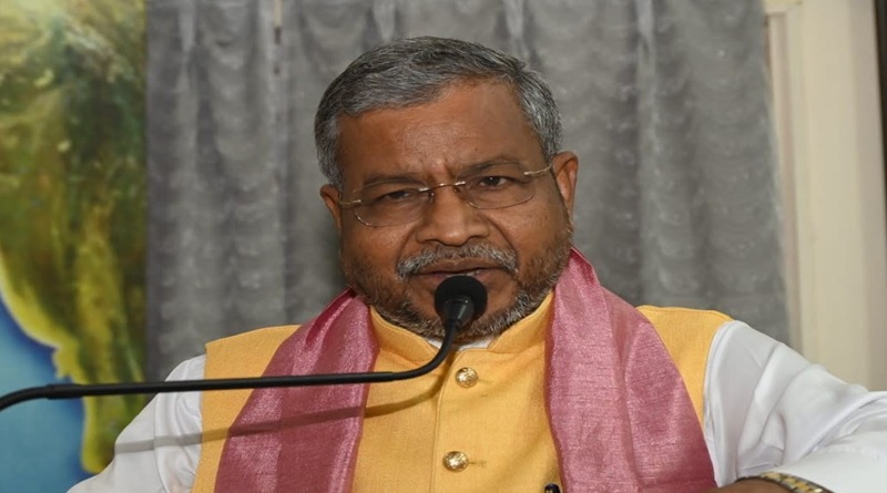 NGT की रोक के बावजूद किसके संरक्षण में चल रहा बालू का अवैध कारोबार, जब आम नागरिकों की बाइक व कार का कैमरों के जरिए चालान काटा जा रहा, तो बिना नंबर प्लेट के चल रहे बालू तस्करों के ट्रकों पर कार्रवाई क्यों नहीः बाबूलाल