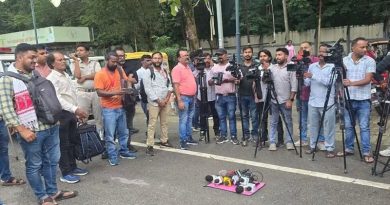 खबर का क्या, खबर तो चलकर मेरे पास आती है, सचिवालय तो इसलिए जाते हैं कि लोगों से भेंट मुलाकात हो जाती हैं, अगर ये सोच है पत्रकारों की, तो सचिवालयों में ऐसे लोगों के प्रवेश पर रोक लगाना जरूरी हो जाता है