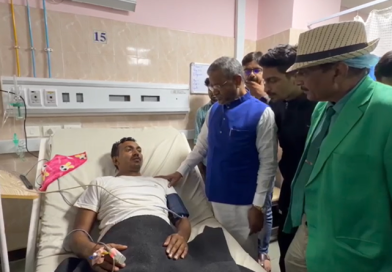 नेता प्रतिपक्ष बाबूलाल मरांडी ने सदर अस्पताल पहुंच बीमार अनशनकारी छात्रों से की मुलाकात, जाना कुशलक्षेम