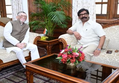 राज्यपाल से मिले सीएम हेमन्त सोरेन, रांची में चल रहे छात्र आंदोलन पर हुई चर्चा