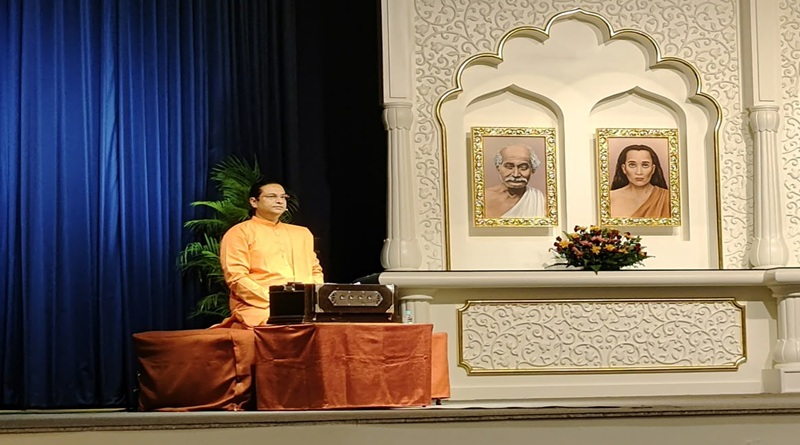 अपने हृदय को आश्रम बनाइये, जहां प्रेम, शांति, ध्यान हो, जहां आप मौन रहकर, ईश्वर के साथ खुद को एकाकार कर सकेः स्वामी चैतन्यानन्द गिरि