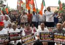 छात्रों के समर्थन में वार्ता करने सीएम आवास पहुंचे भाजपा नेता, पुलिस के रोकने पर मुख्यमंत्री आवास के गेट पर ही धरना पर बैठे, सीएम हेमन्त सोरेन से इस्तीफा मांगा