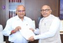 झारखण्ड विधानसभा की सरकारी आश्वासन समिति ने स्पीकर रबीन्द्र नाथ महतो को 50वें, 51वें व 52वें प्रतिवेदनों की प्रतियां पेश कीं
