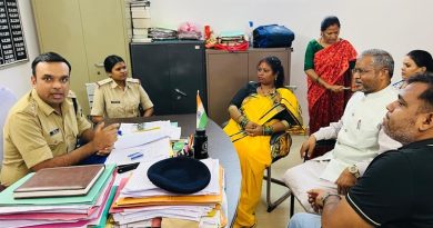 छात्र नेत्री अमीषा प्रसाद को डिटेन करने की सूचना पर कोतवाली थाना पहुंचे नेता प्रतिपक्ष, दो घंटे तक डटे रहे थाने में, दिया बयान बच्चों को डराने धमकाने से बाज आए सरकार, नहीं तो भारी कीमत चुकाने को रहे तैयार