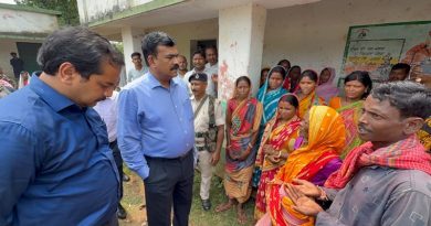 मुख्य निर्वाचन पदाधिकारी ने बेलपहाड़ी में पहाड़िया जनजातीय समुदाय के लोगों से की मुलाकात, मतदाता सूची के दावा-आपत्ति में आ रही कठिनाइयों को जाना