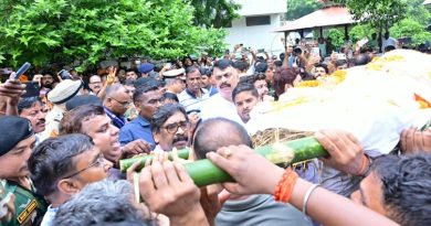हेमन्त सोरेन ने दिवंगत मंत्री सुदिव्य सोनू को दी भावभीनी श्रद्धांजलि, राजकीय सम्मान के साथ हुए अंतिम संस्कार में पार्थिव शरीर को कंधा देकर श्मशान घाट तक पहुंचे मुख्यमंत्री