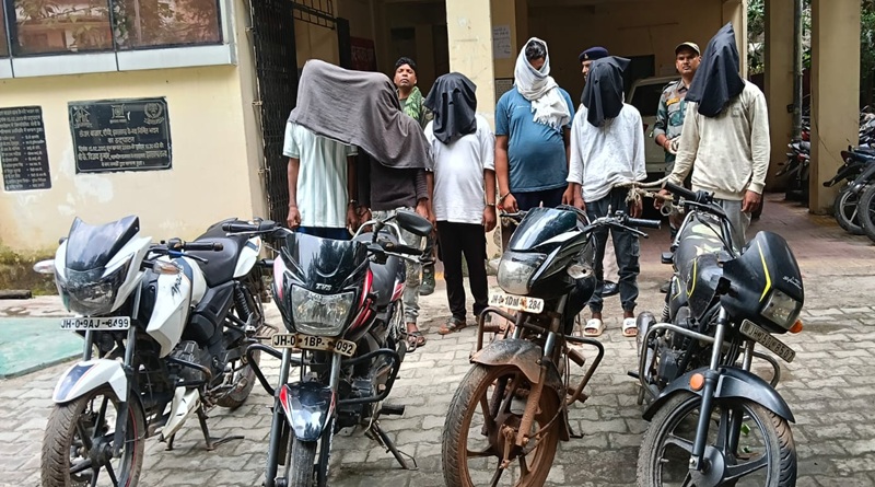 रांची के सदर अस्पताल से बाइक चोरी करनेवाले छः अपराधियों को चोरी की गई चार मोटरसाइकिल के साथ पुलिस ने धर दबोचा