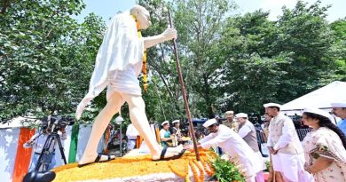 राज्यपाल संतोष कुमार गंगवार एवं मुख्यमंत्री हेमन्त सोरेन ने गांधी जयंती पर रांची मोरहाबादी के बापू वाटिका में स्थित गांधी प्रतिमा पर दी उन्हें भावभीनी श्रद्धांजलि