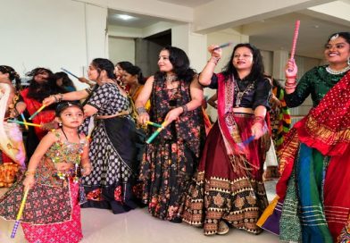 डालटनगंज स्थित प्रीतकला डांस स्टूडियो के डांडिया नाइट में खूब झूमी महिलाएं