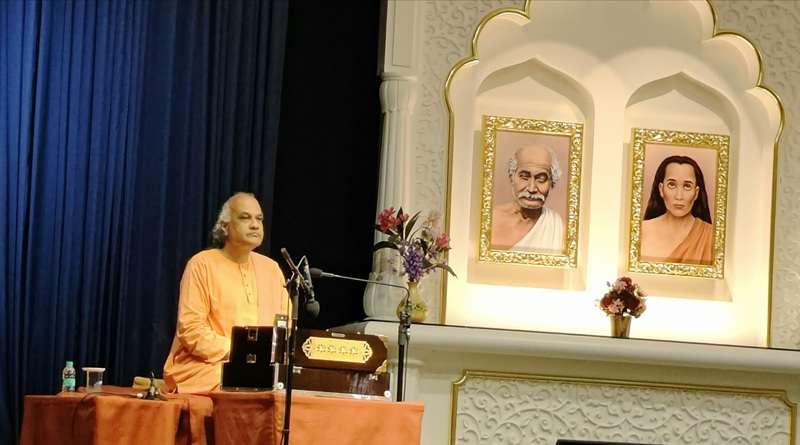 संन्यास अर्थात् सांसारिक जीवन से पूर्ण रूप से मुक्त होने की वो अवस्था, जिसमें आप स्वयं को ईश्वर से एकरूप होने का अभ्यास करते हैं: स्वामी गोकुलानन्द