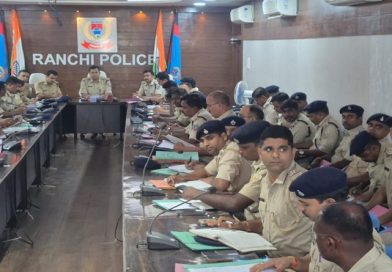 दुर्गा पूजा के मद्देनजर विधि-व्यवस्था, सुरक्षा एवं यातायात प्रबंधन को लेकर एसएसपी रांची ने की समीक्षा बैठक, दिये गये आवश्यक दिशा-निर्देश