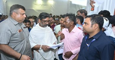 मुख्यमंत्री हेमन्त सोरेन से उनके पैतृक गांव नेमरा (रामगढ़) में कई विभिन्न सामाजिक संगठन के सदस्यों एवं आम जनता ने की मुलाकात, रखी समस्याएं, हुआ समाधान