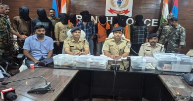 रांची में साइबर ठगी के एक संगठित गिरोह का पर्दाफाशः 10 आरोपी गिरफ्तार, किराये के फ्लैटों से चल रहा था नेटवर्क, 7.98 लाख नकद, 36 मोबाइल, लैपटॉप और बड़ी संख्या में बैंकिंग दस्तावेज बरामद