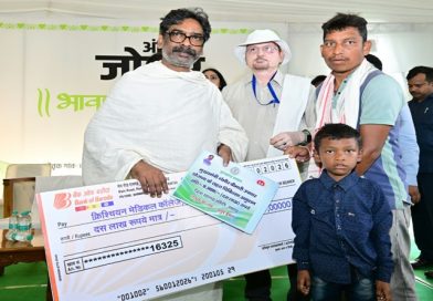 गुड न्यूजः मुख्यमंत्री हेमन्त सोरेन ने नेमरा में आम जन की सुनी समस्या, 48 घंटे के अंदर ऑन स्पॉट दिए 10 लाख के चेक, वेल्लौर में अनूप के कान का अब इलाज हुआ आसान