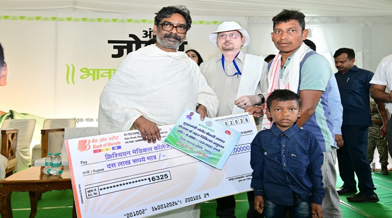 गुड न्यूजः मुख्यमंत्री हेमन्त सोरेन ने नेमरा में आम जन की सुनी समस्या, 48 घंटे के अंदर ऑन स्पॉट दिए 10 लाख के चेक, वेल्लौर में अनूप के कान का अब इलाज हुआ आसान